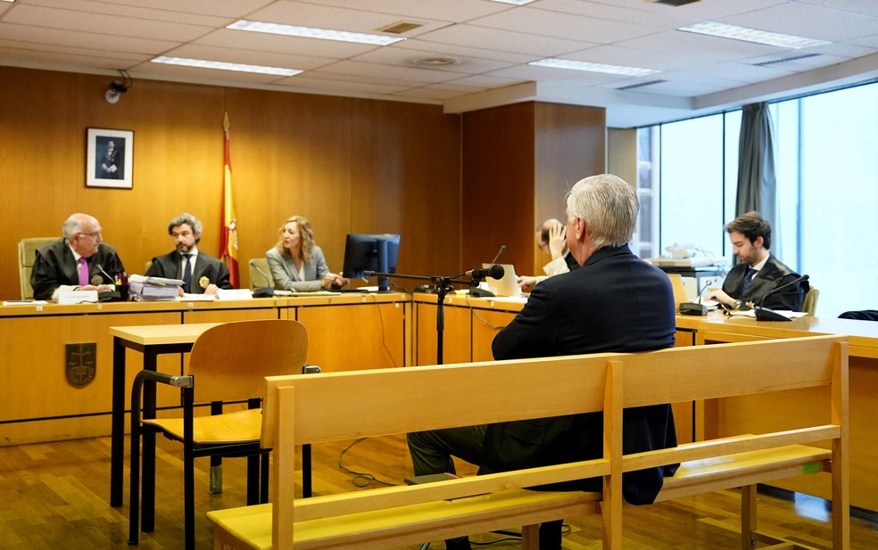 Carlo Ancelotti em julgamento no Tribunal de Madri — Foto: Reuters