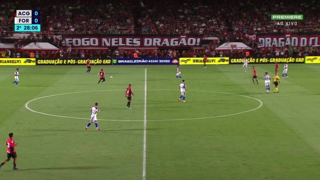 Santos anuncia a contratação do atacante Moisés