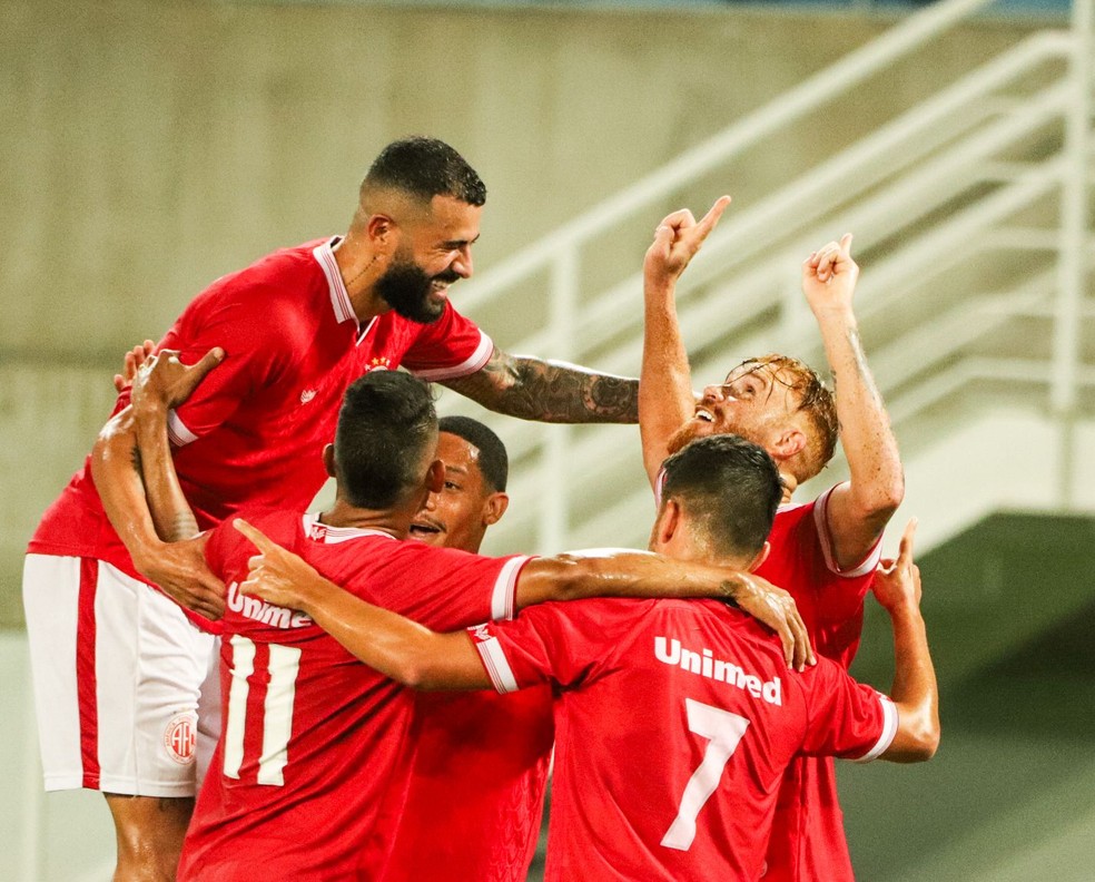 Souza fez dois na vitória do América-RN sobre o Globo FC — Foto: Alexandre Lago