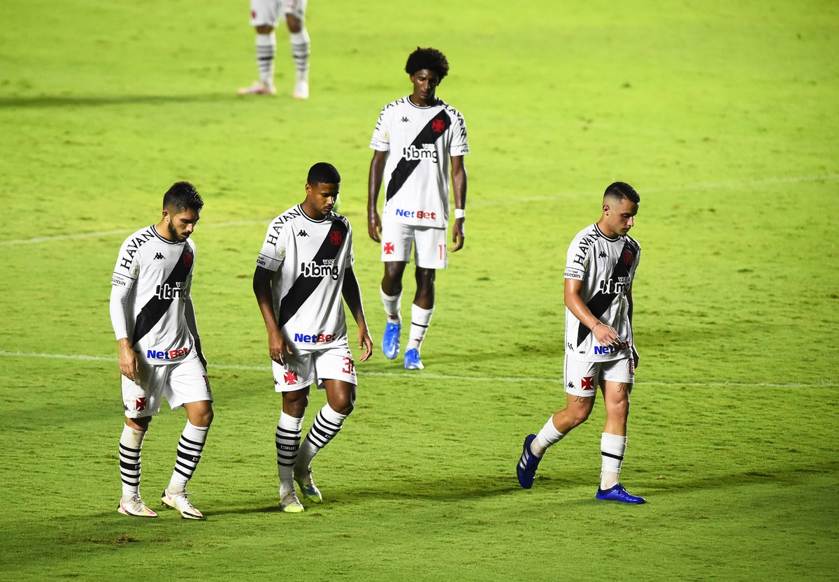Com quarta queda, Vasco bate recorde de rebaixamentos de clubes do G12; veja ranking vasco ge