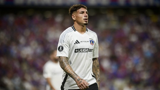 Vasco prioriza contratação de zagueiro e passa por nova reformulação na defesa - Foto: (Davi Rocha/Sports Press Photo/Getty Images)