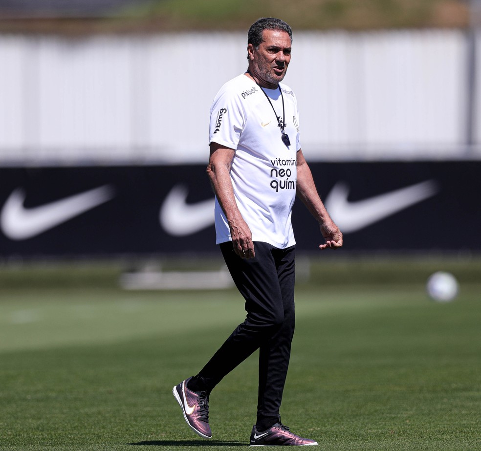 Corinthians de Luxemburgo ainda tenta se afastar do Z4 — Foto: Rodrigo Coca/Agência Corinthians