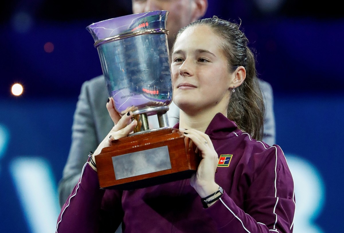 Kasatkina confirma ascensão, leva o título do WTA de Moscou e sonha com