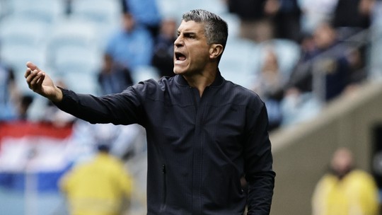 Pedro Emanuel comemora vitória e projeta Sul-Americana