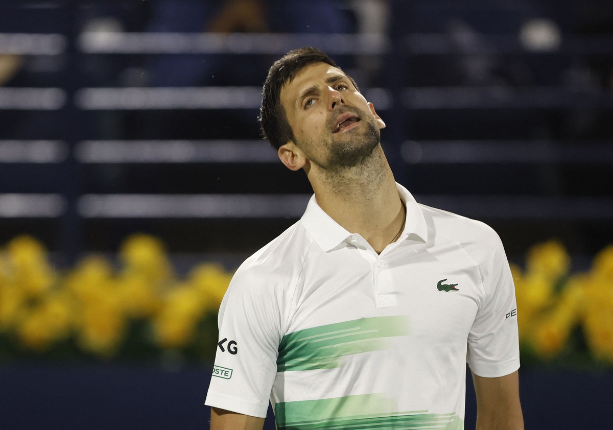 No segundo jogo após ser deportado, Djokovic volta a vencer em Dubai