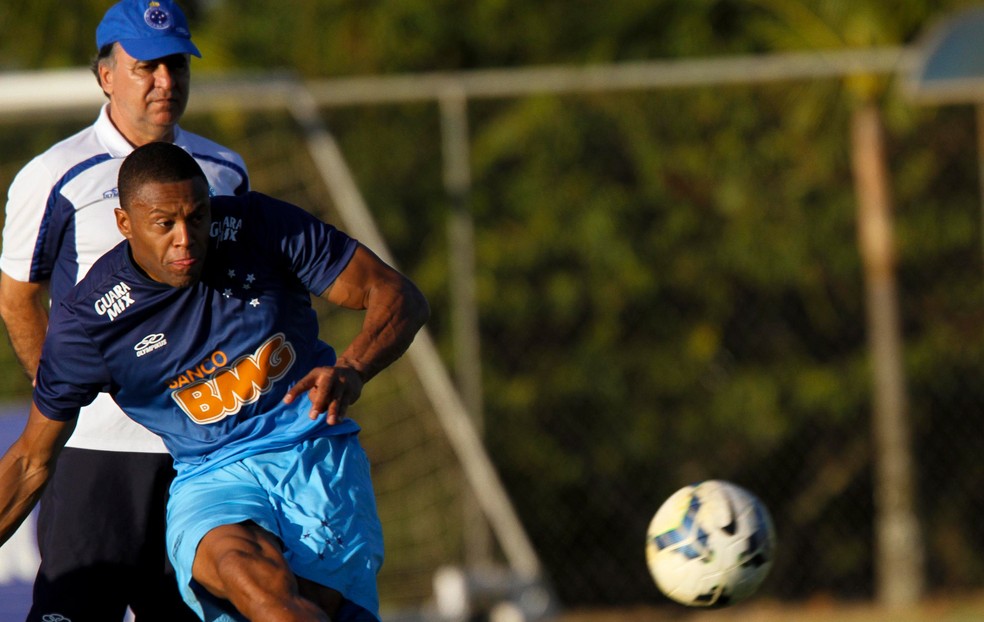 julio baptista cruzeiro — Foto: Washington Alves / Light Press