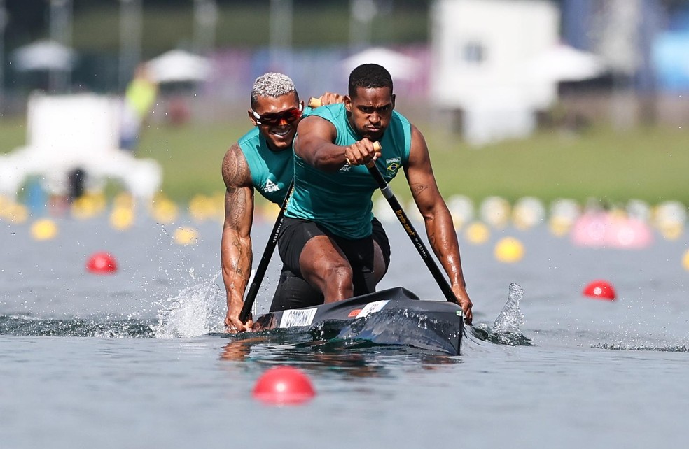 Isaquias Queiroz e Jacky Godmann na semifinal do C2 500m — Foto: Miriam Jeske/COB