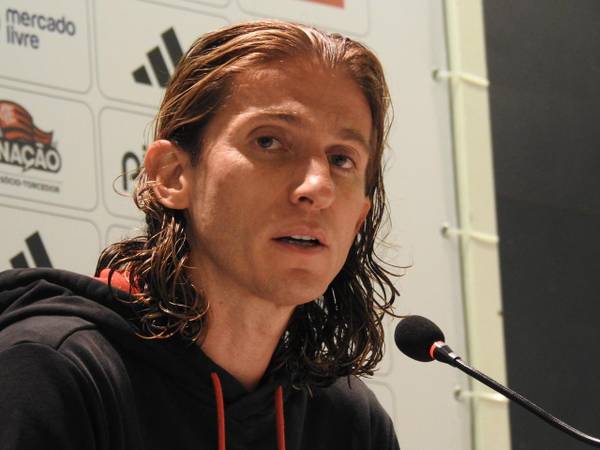 Abraçado pelo Maracanã, Filipe Luís se vê técnico do Flamengo: Vou realizar e conquistar