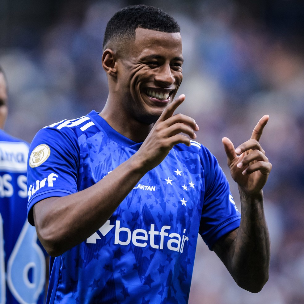 Arthur Gomes em ação pelo Cruzeiro — Foto: Gustavo Aleixo/Cruzeiro