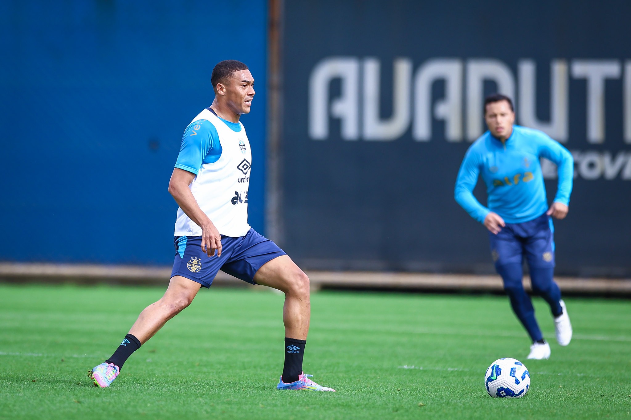 Grêmio pode contar com cinco reforços em todos setores para confrontar lanterna do Brasileirão