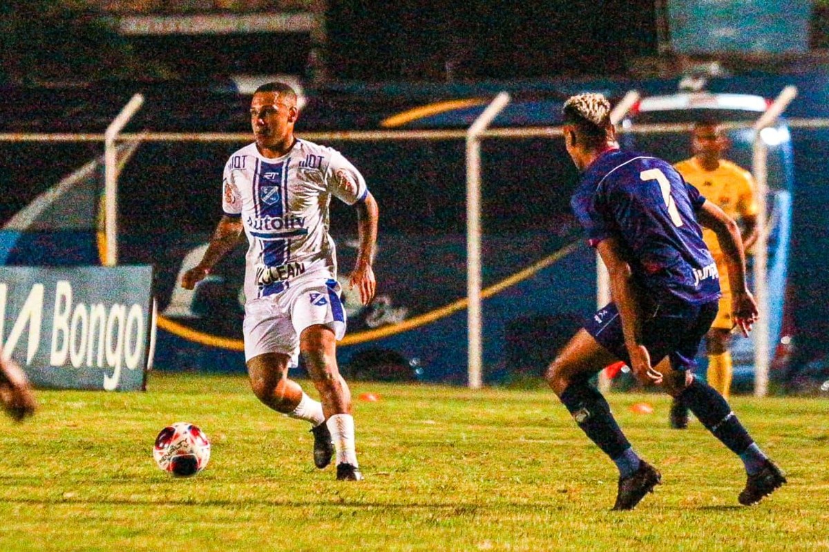 São Caetano vence Taubaté e deixa a zona de rebaixamento da Série A2 ...
