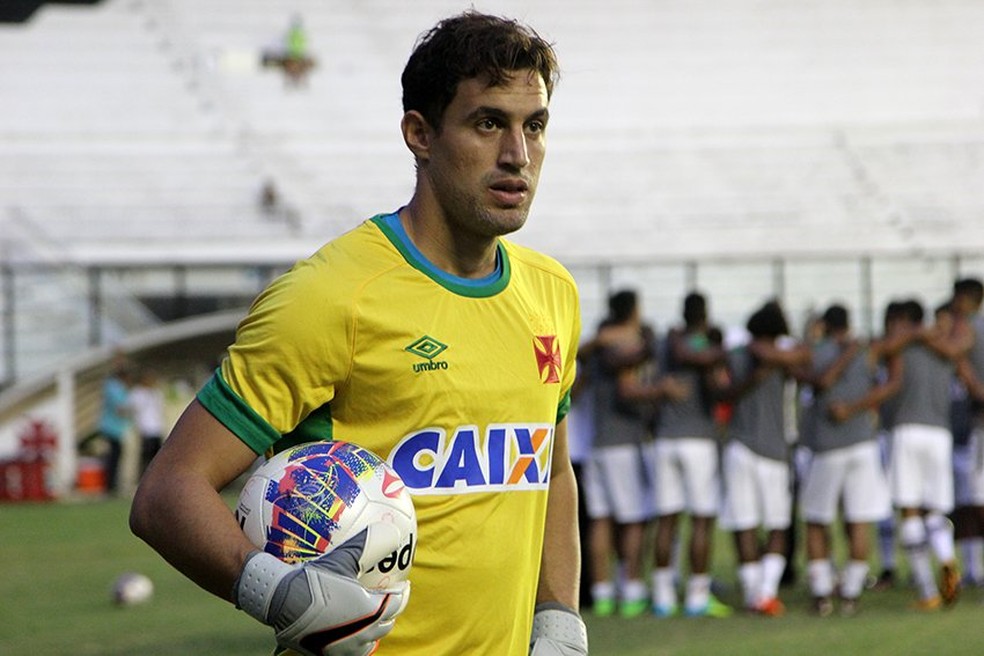 Martín Silva em aquecimento — Vascaínos na Copa