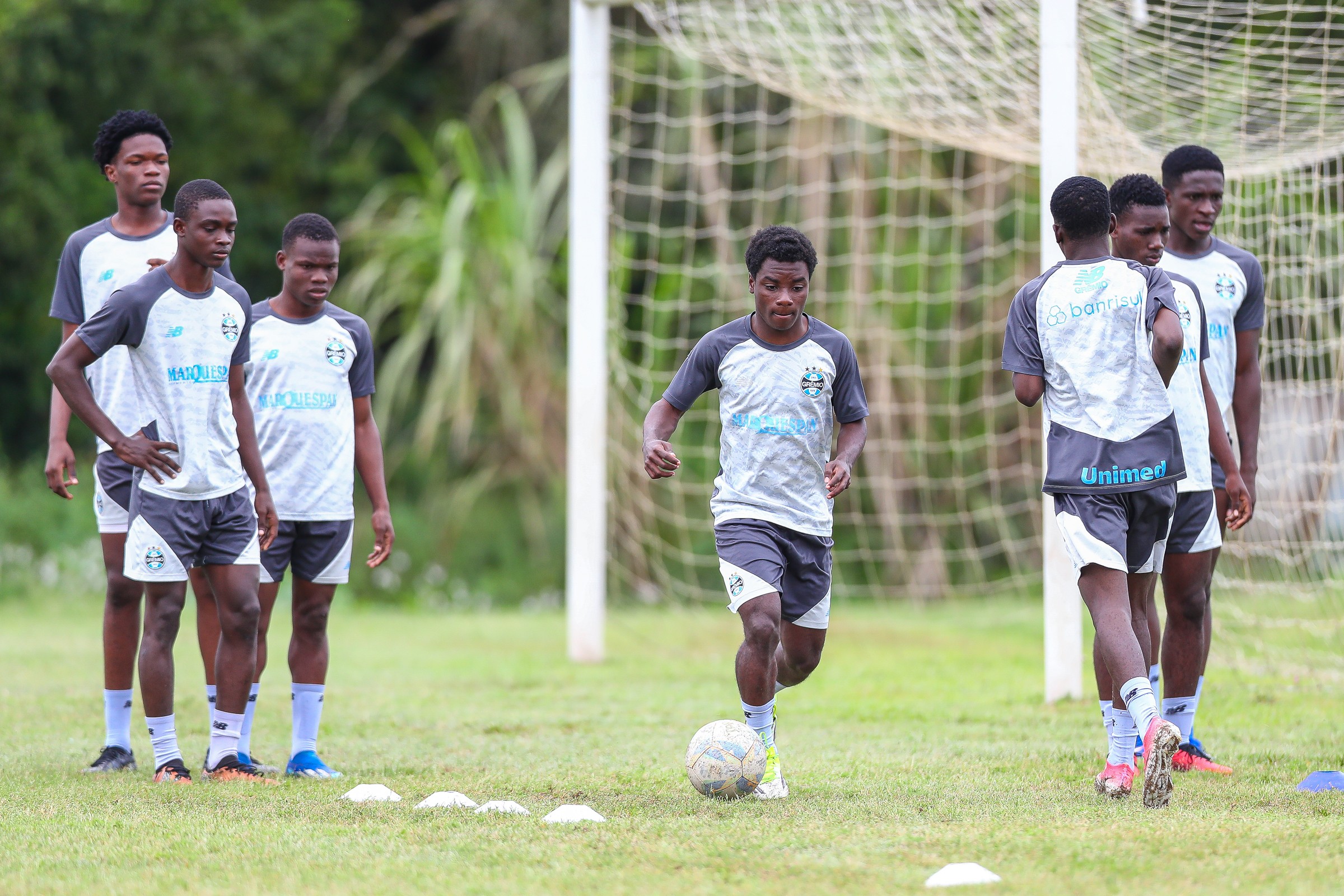 Grêmio faz intercâmbio na base com jovens do Haiti: "Futebol do Brasil nos anos 1970"