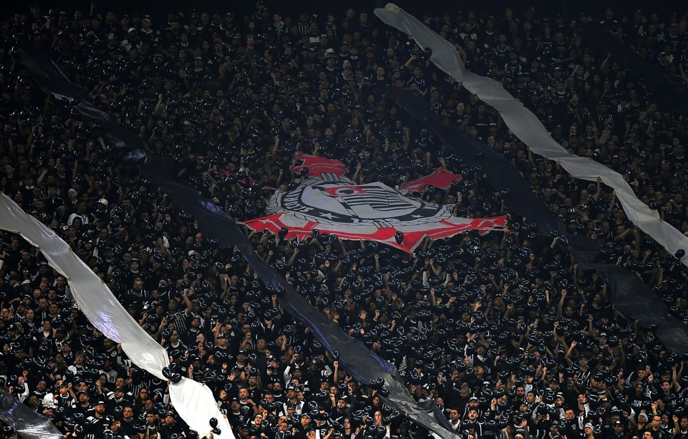 Torcida do Corinthians no jogo contra o Grêmio — Foto: Marcos Ribolli