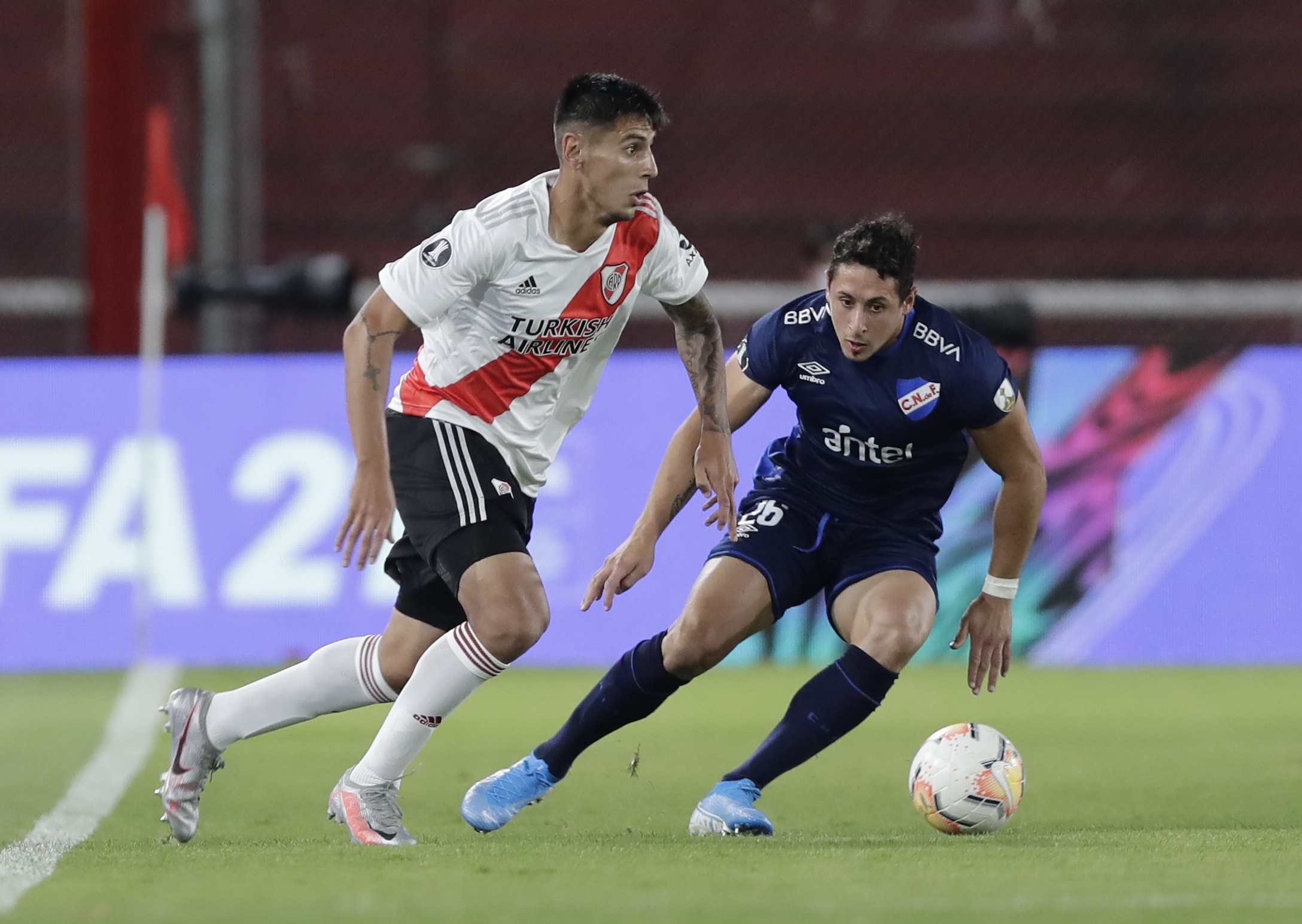 Corinthians encaminha contratação do lateral-esquerdo Angileri para reforçar elenco.