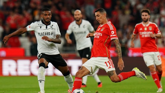 Benfica atropela Vitória de Guimarães e assume liderança do Português