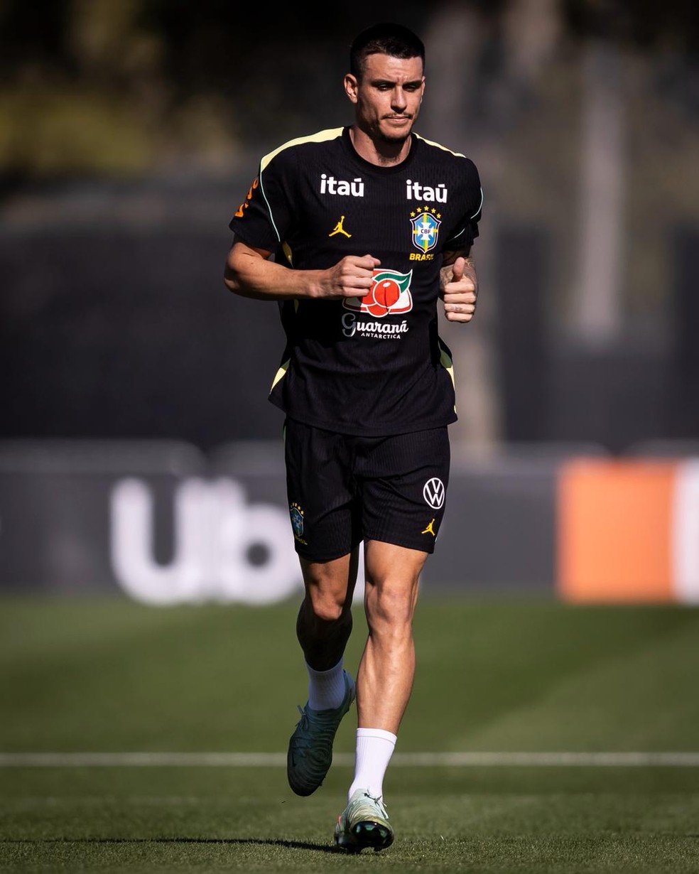 Ibañez em treino do Brasil — Foto: Léo Sguaçabia