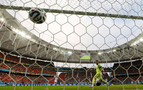 "Gol de Copa do Mundo": obra de Van Persie completa 10 anos; Luis Roberto relembra frase marcante | Ge