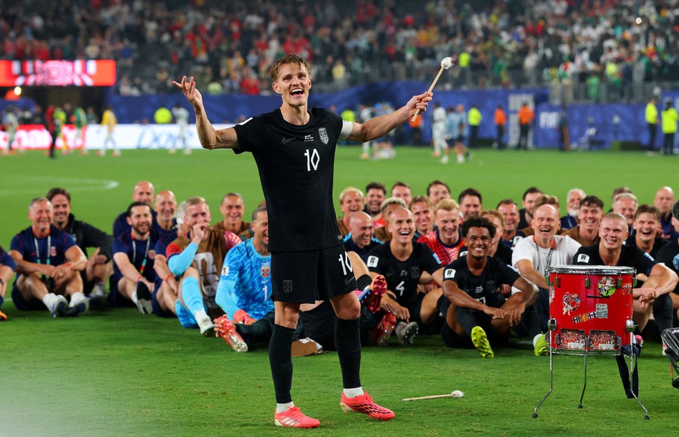Martin Odegaard liderando a remada viking