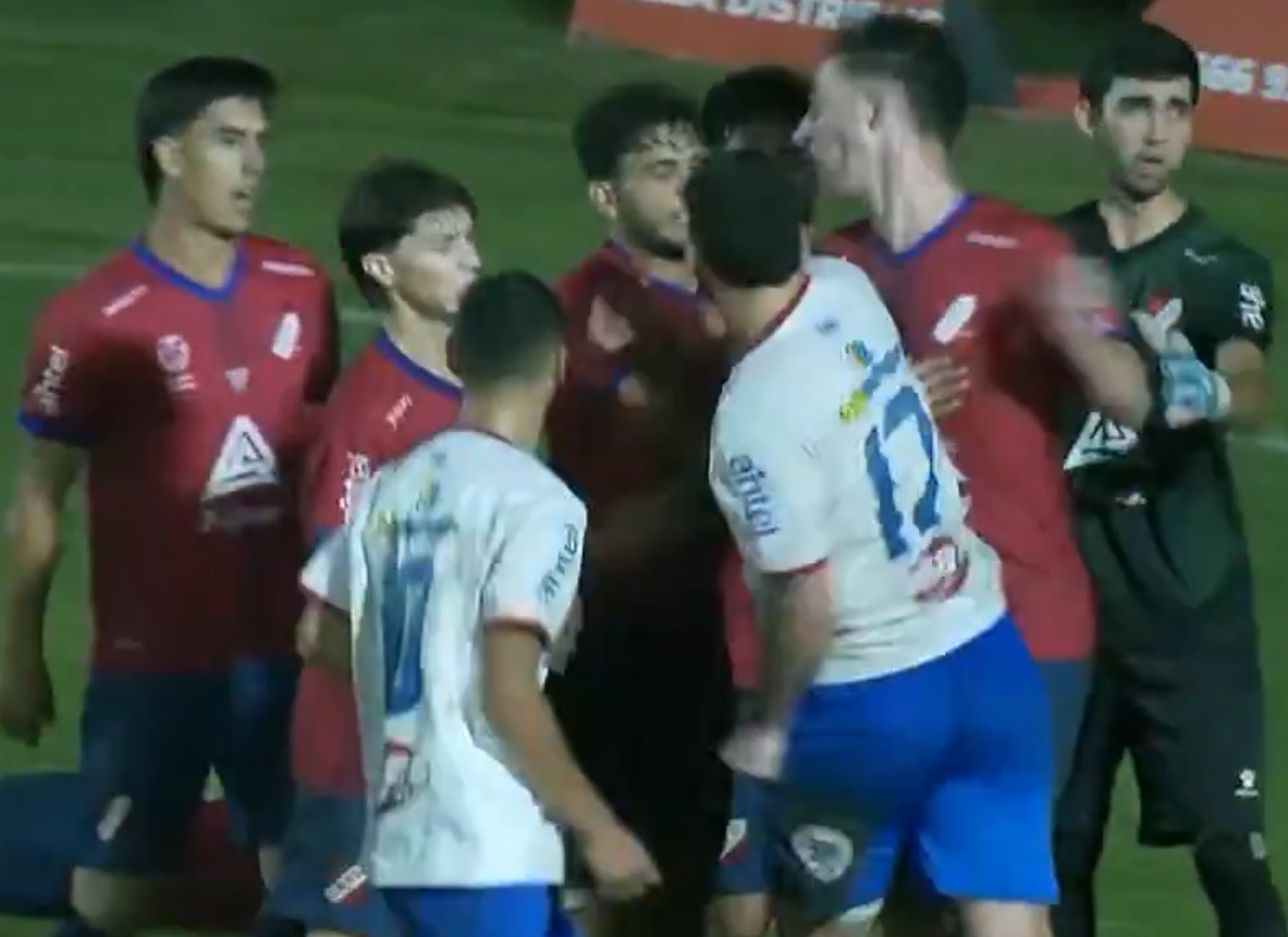 Jogador nocauteia adversário em discussão no Uruguai; veja vídeo