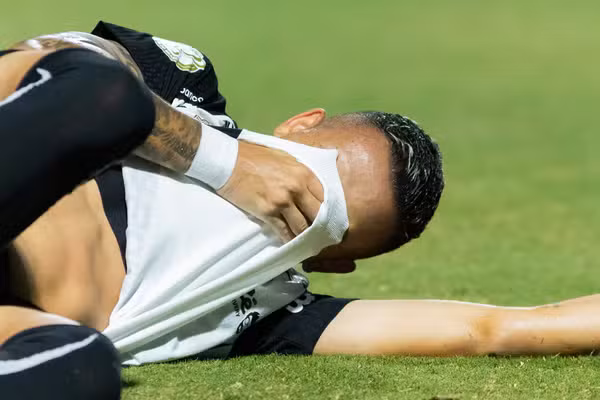 Forças craque!! Kayke sofre grave lesão no joelho e desfalca o Corinthians por tempo indeterminado