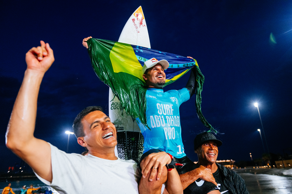 Italo Ferreira é campeão da etapa de Abu Dhabi da WSL — Foto: WSL