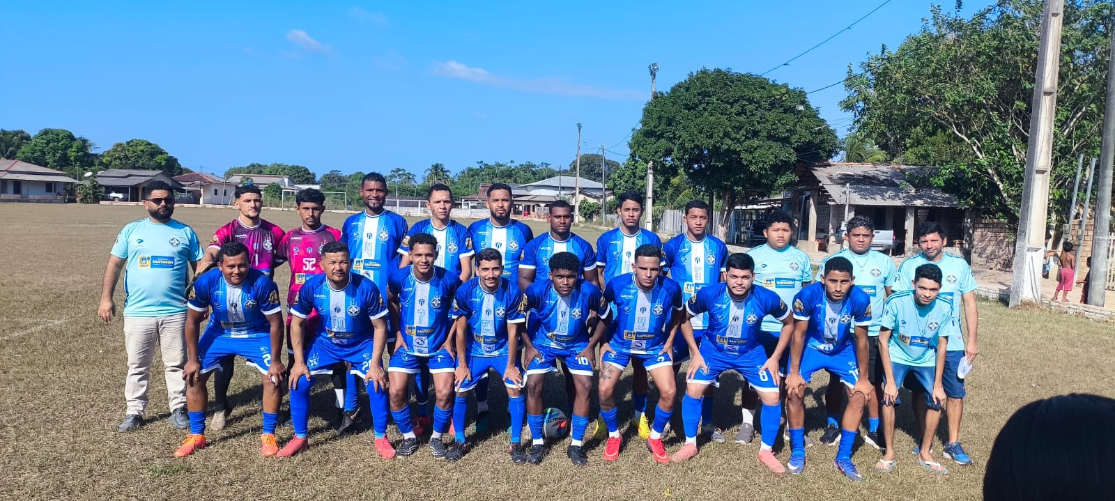 Jogadores comemorando uma das goleadas na segunda rodada do Campeonato Santareno Amador 2026