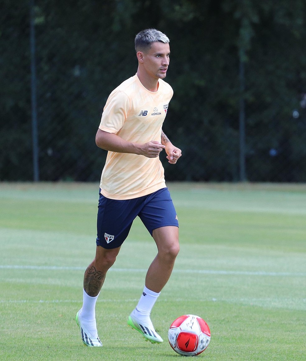 Ferreira em treino no São Paulo — Foto: Rubens Chiri