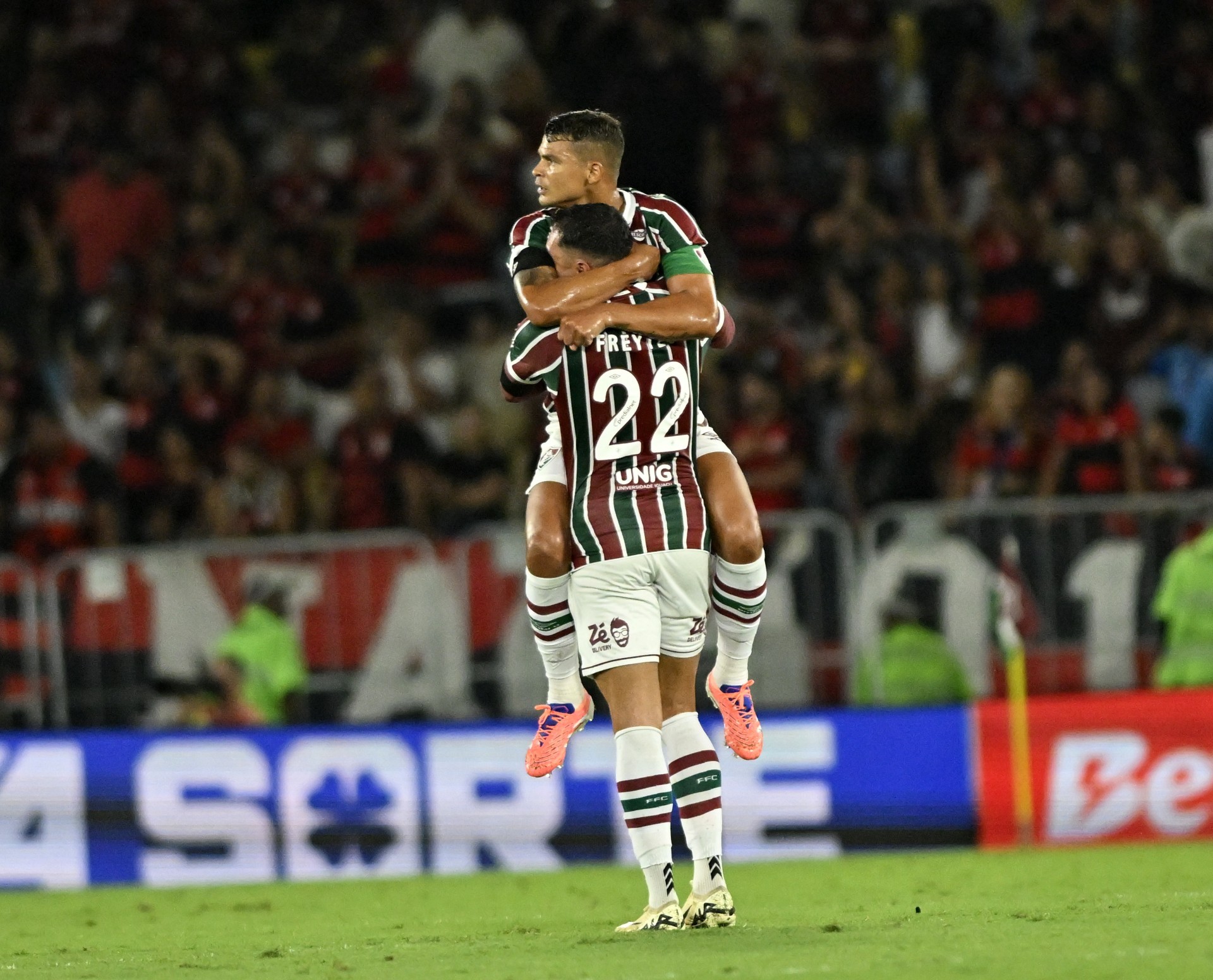 Thiago Silva e Freytes devem reeditar zaga no Fluminense; dupla é a menos vazada desde o ano passado