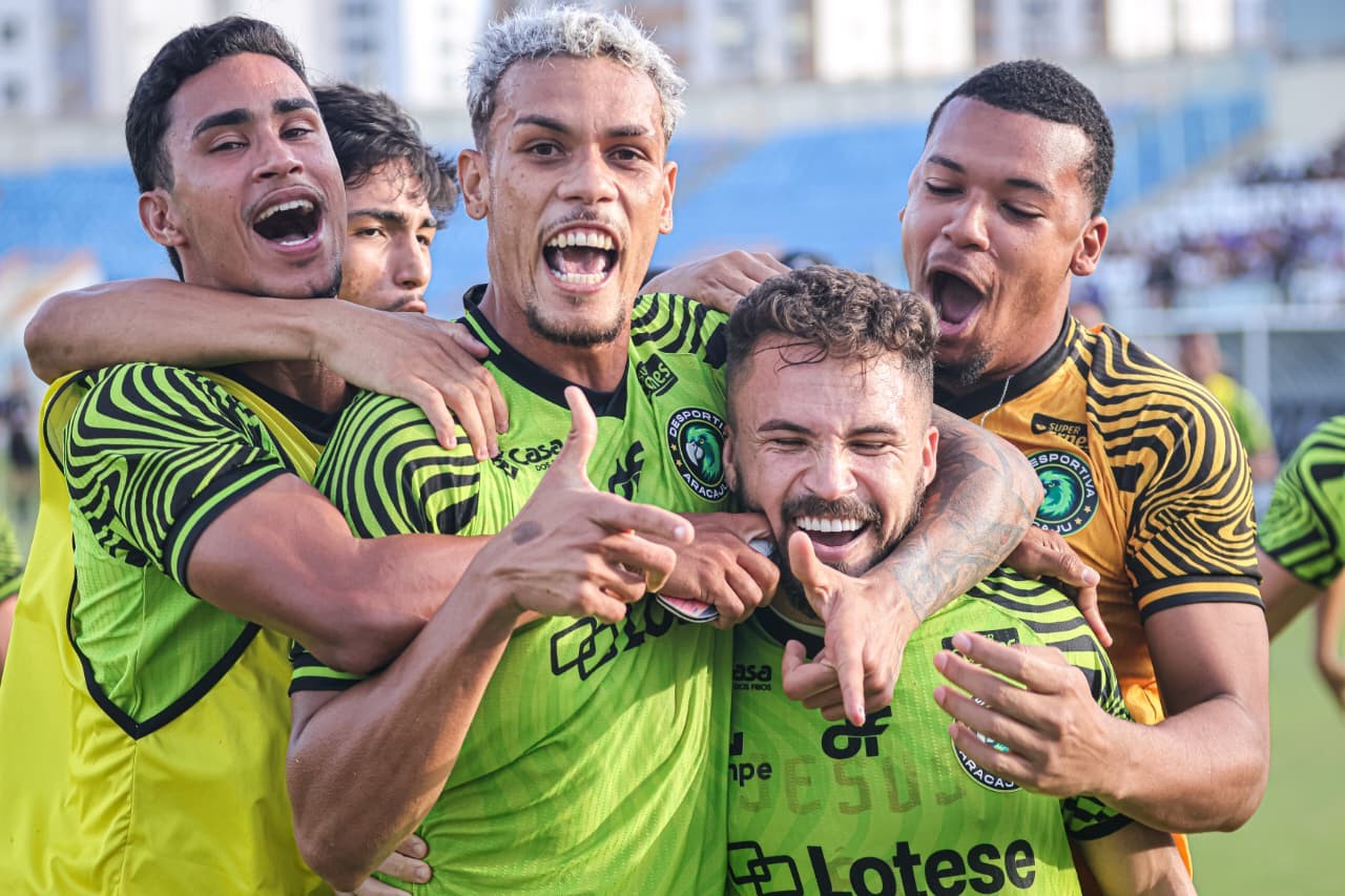 Time da Desportiva Aracaju comemorando título na Arena Batistão
