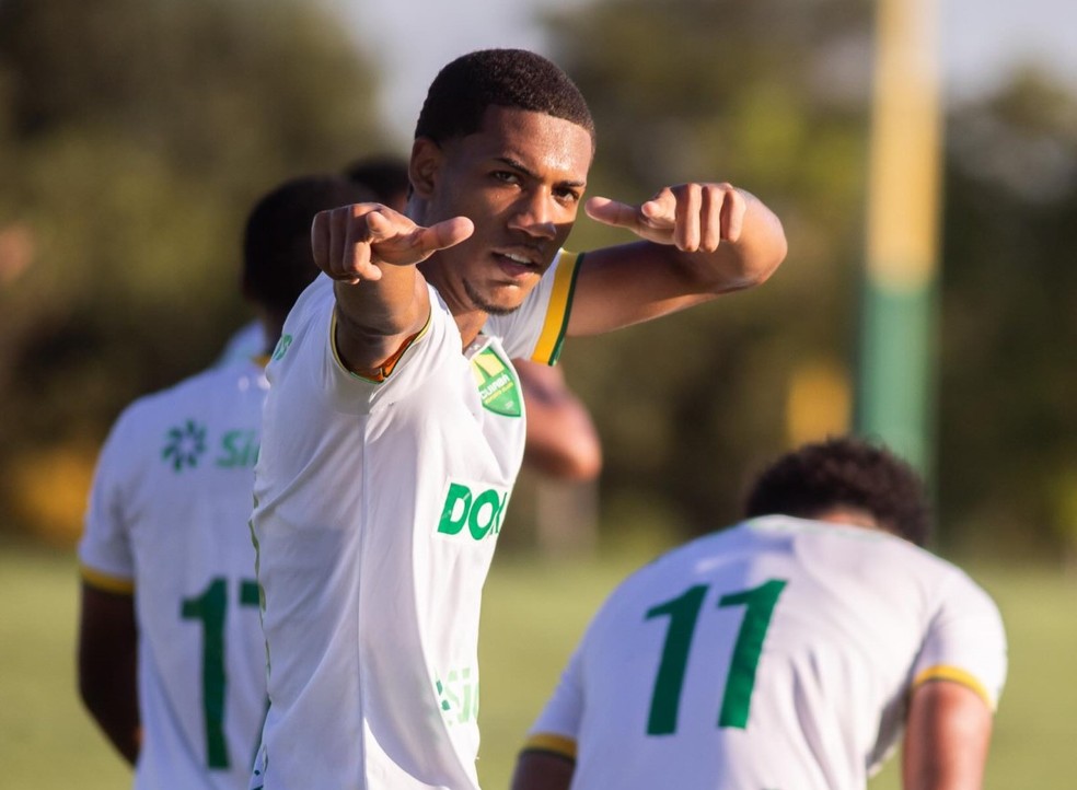 Aiyran Cuiabá comemorando gol pelo Cuiabá