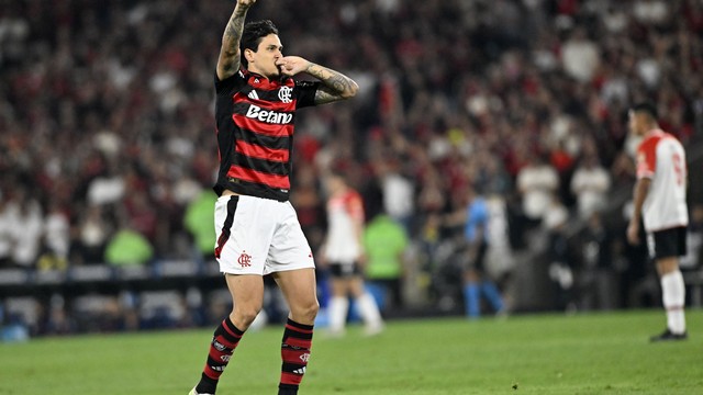 Pedro na comemoração do gol em Flamengo x Estudiantes