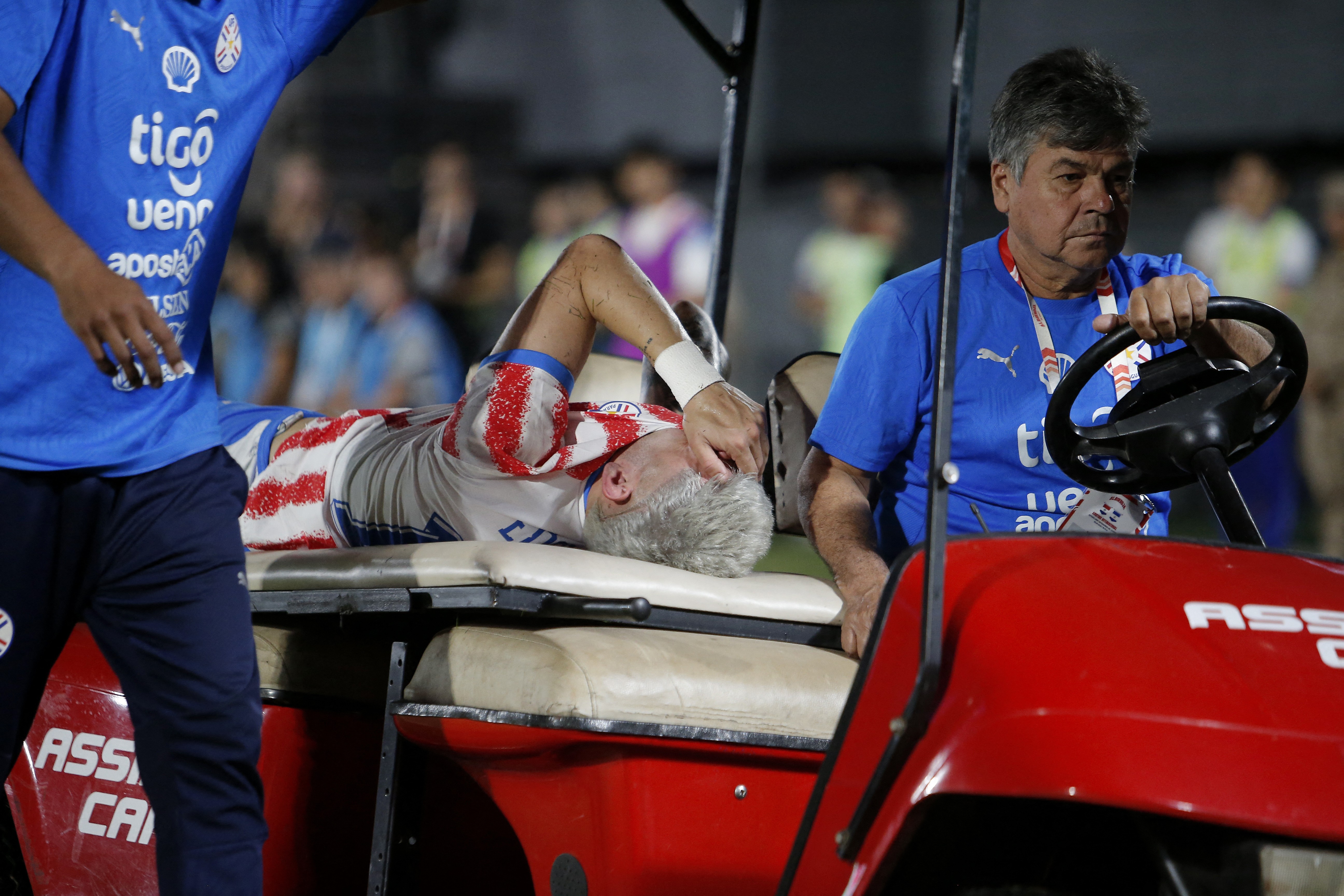 Cover image for Enciso deixa amistoso chorando e vira preocupação no Paraguai