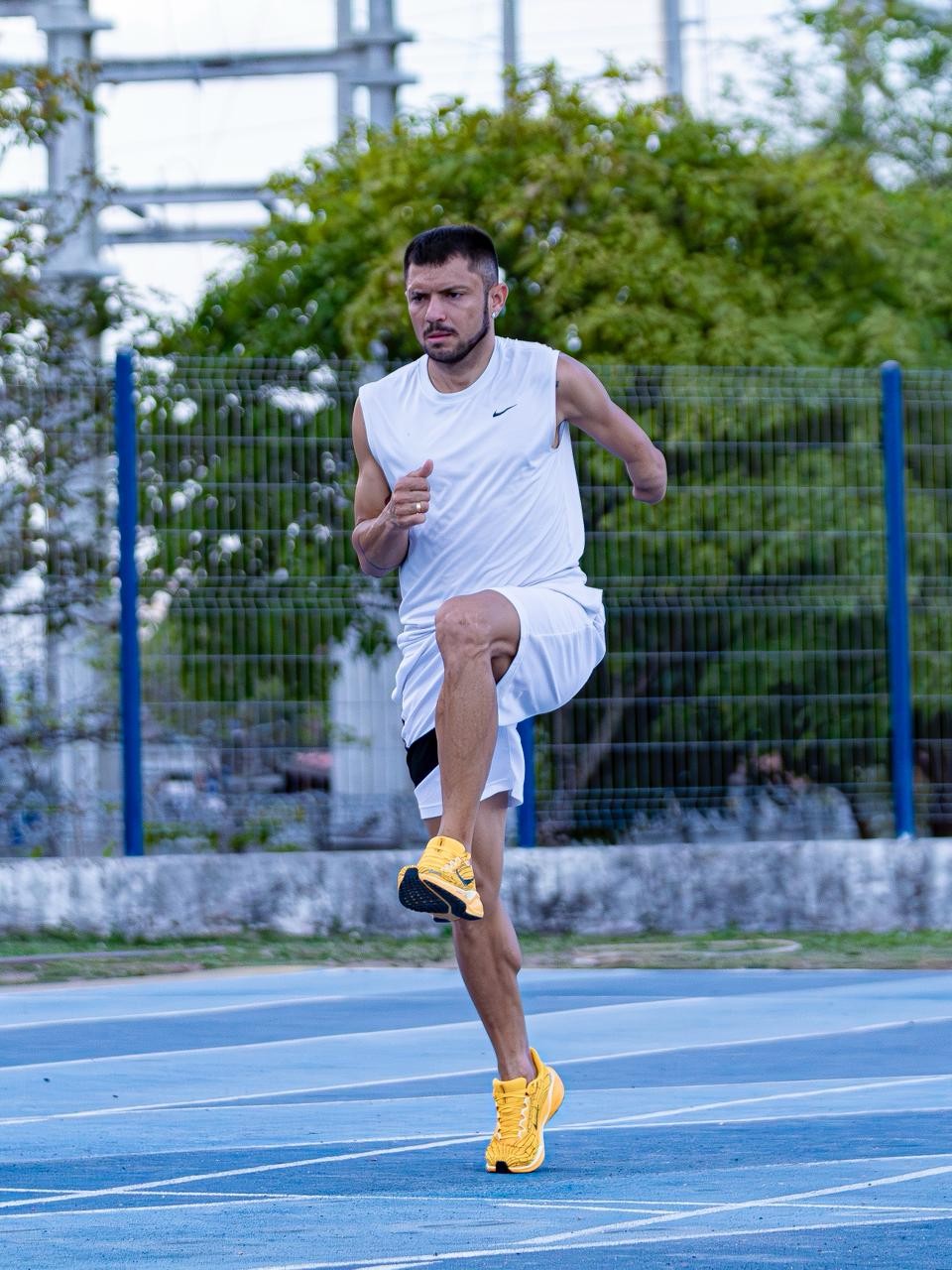 Petrúcio Ferreira: O Rei dos 100m Rasos Acende o Fogo Paralímpico