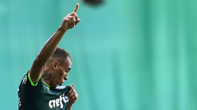 Breno Lopes comemora o primeiro gol do Palmeiras contra o Fluminense