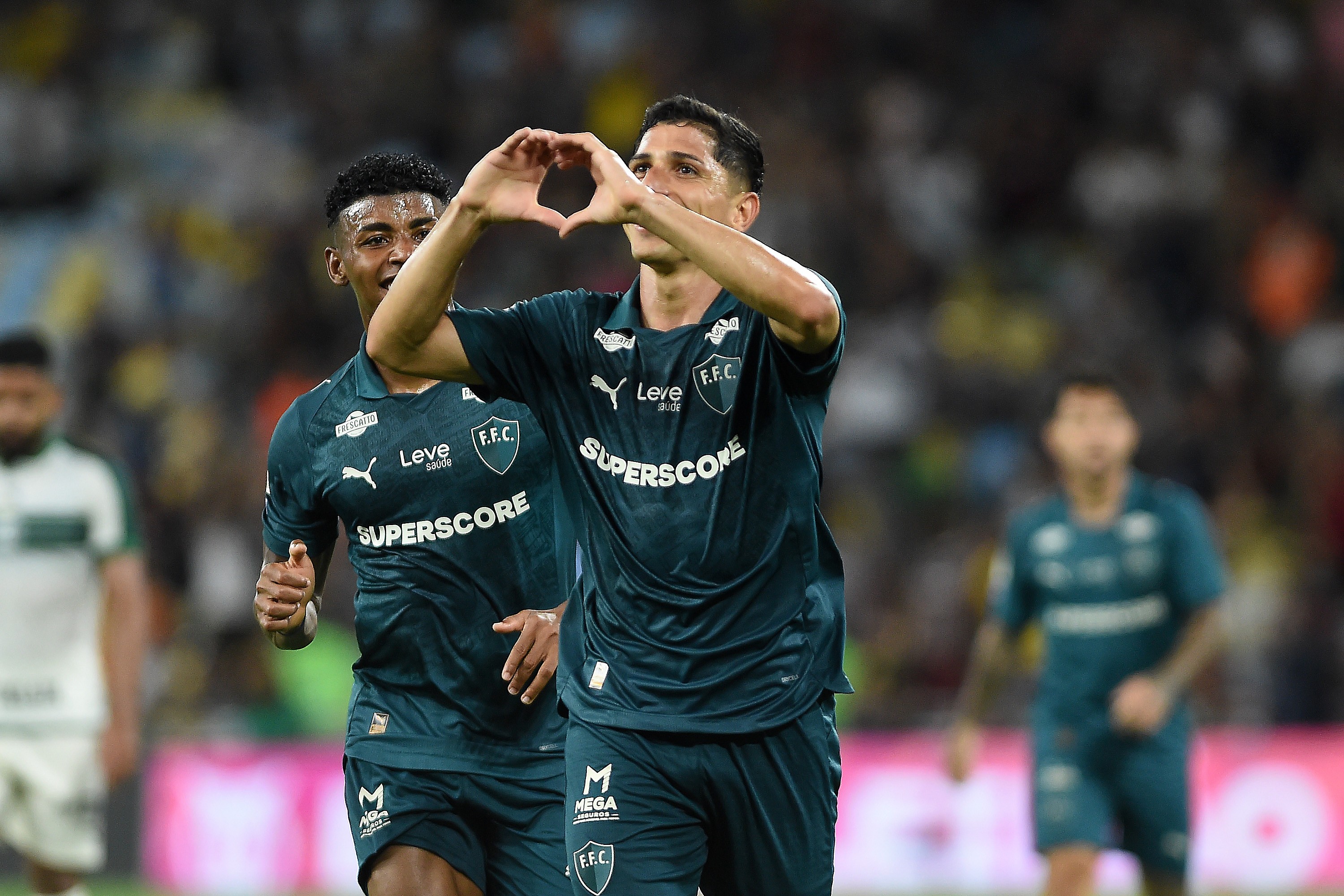 Savarino volta a ser decisivo no Fluminense, recupera protagonismo e recebe elogios de Marcão