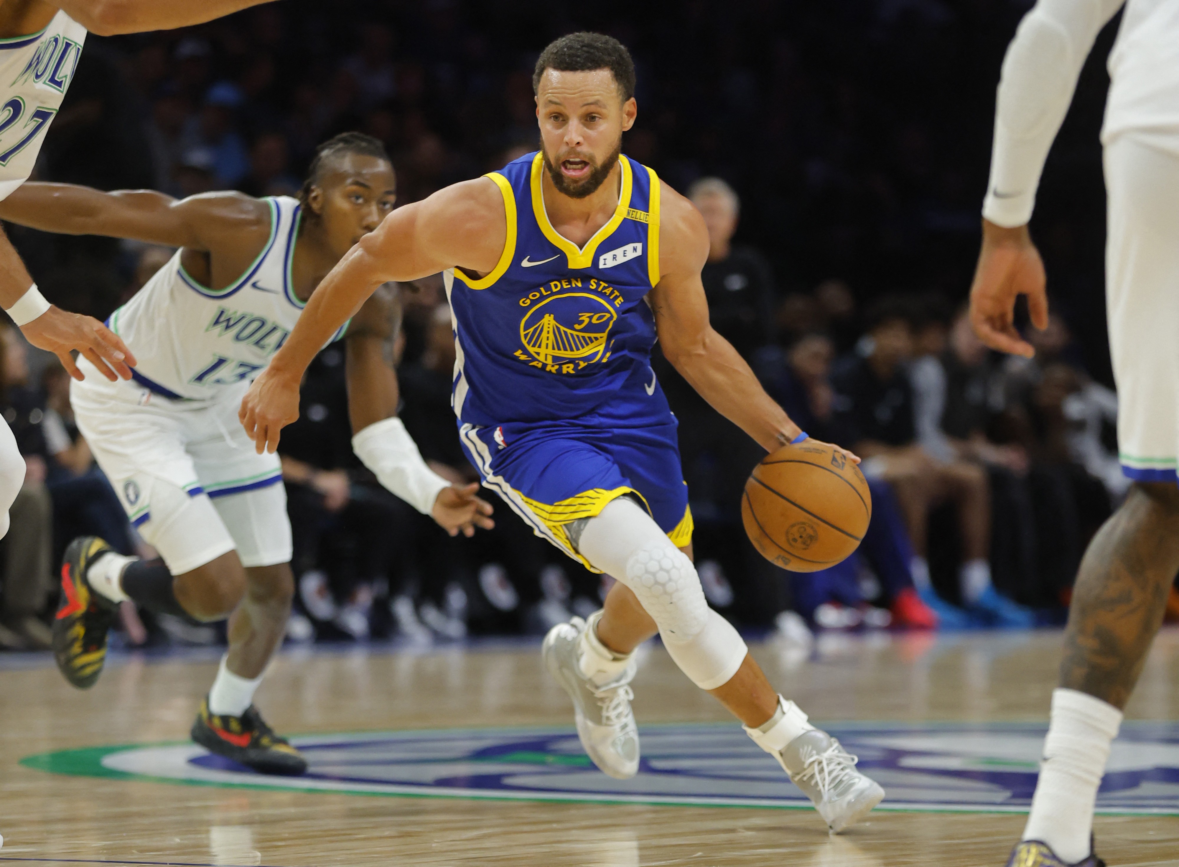 Curry faz 44 pontos e iguala recorde de LeBron James na NBA | Ge