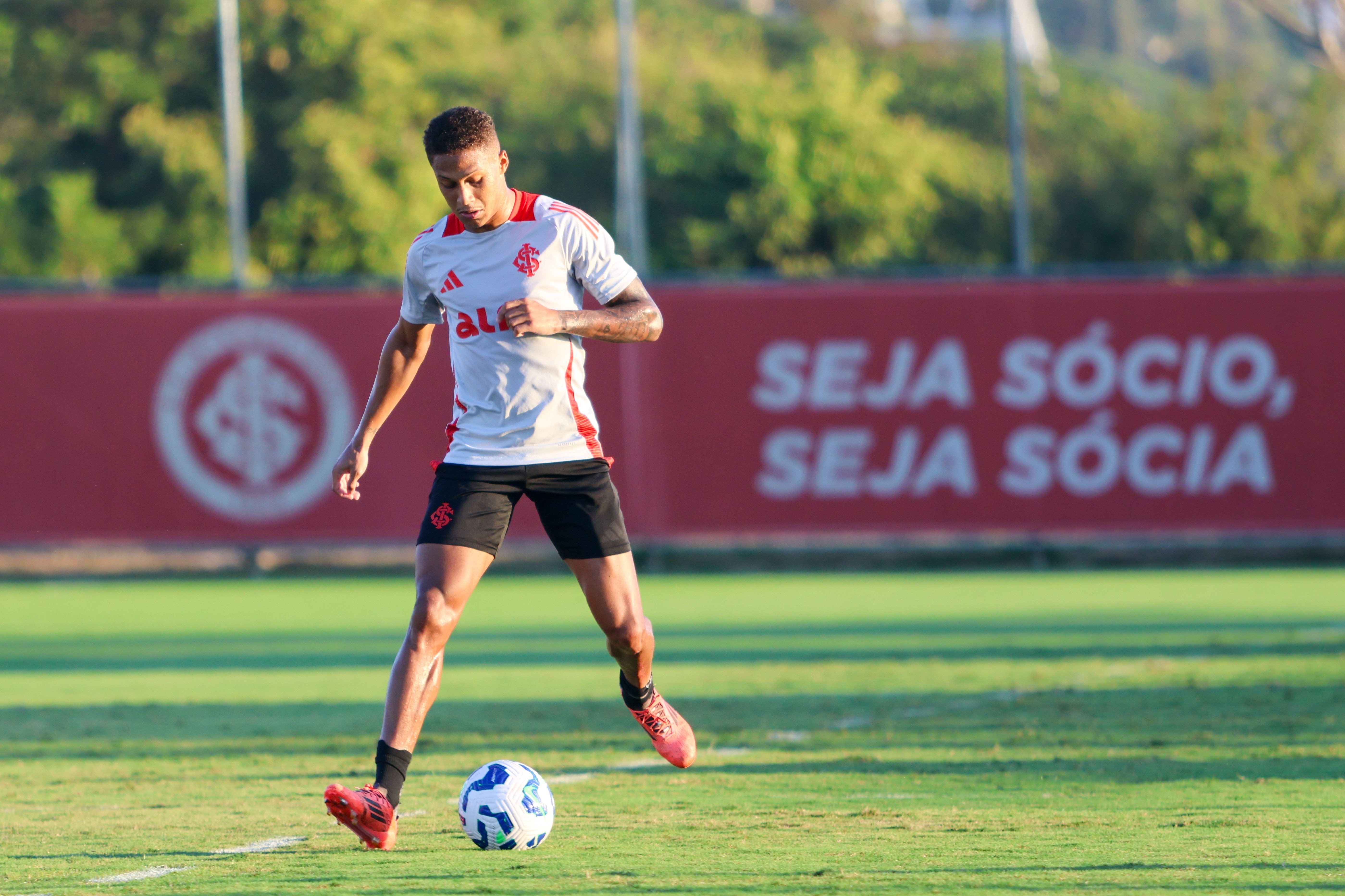 Inter poupa titulares e tem volta de Vitinho contra o Sport