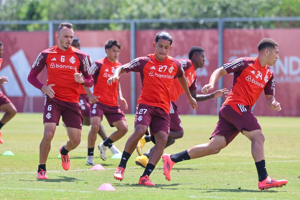 Renê, Yago Noal e Gabriel Carvalho em treino do Inter