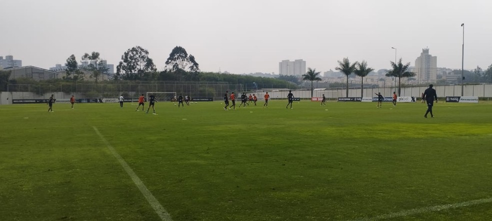 Treino do Corinthians nesta quinta-feira — Foto: Arthur Sandes