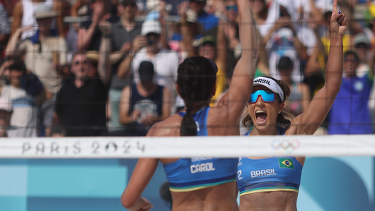 Bárbara e Carol vencem lituanas com facilidade e se garantem nas oitavas - Foto: (Luiza Moraes / COB)