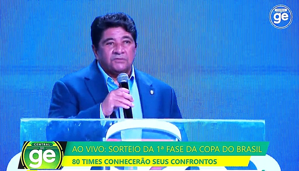 Ednaldo Rodrigues discursa em sorteio da Copa do Brasil 2025: presidente se irritou com punição branda da Conmebol — Foto: Reprodução