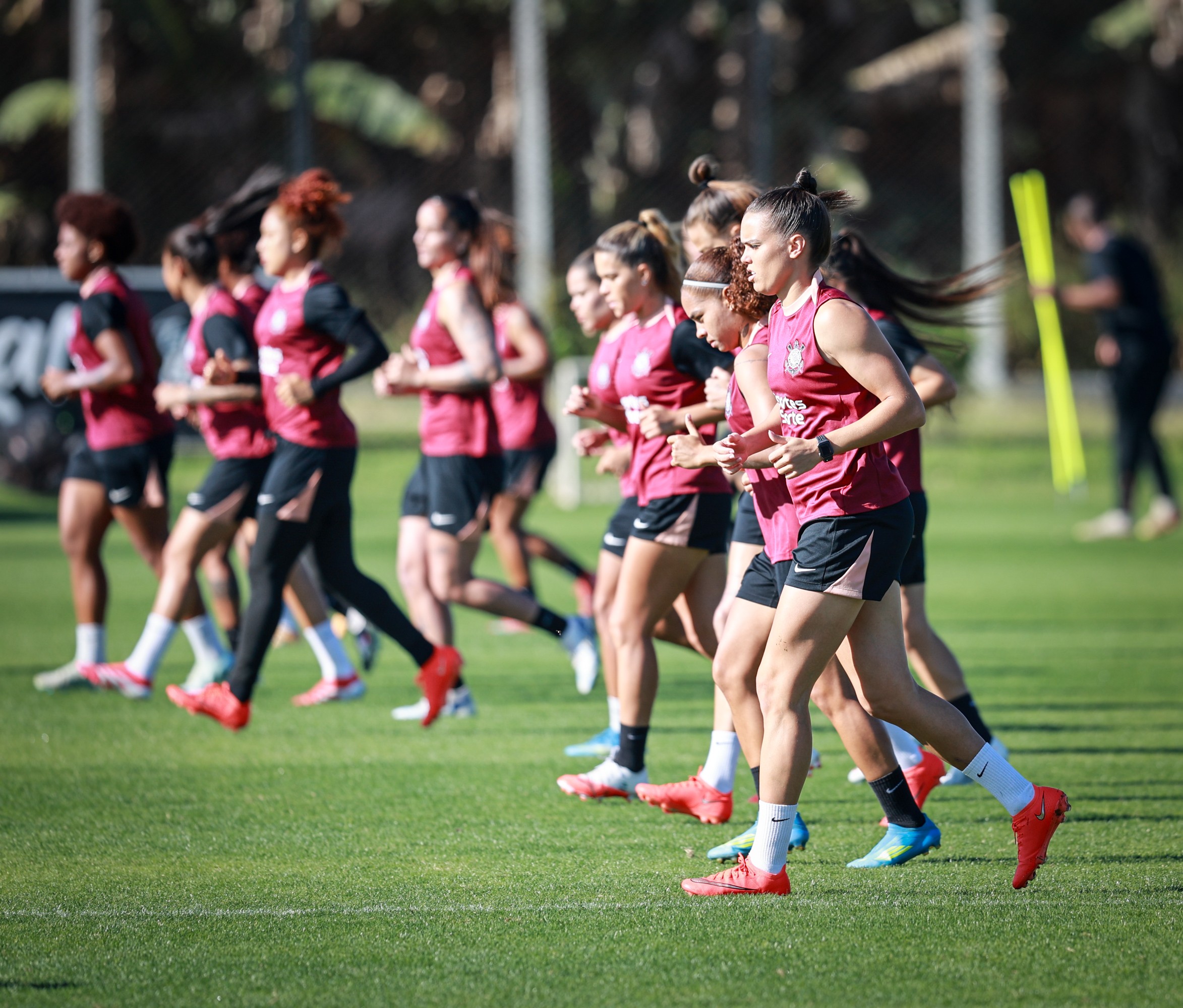 Corinthians atrasa dois meses de imagem e bônus do futebol feminino e elenco sinaliza incomodo