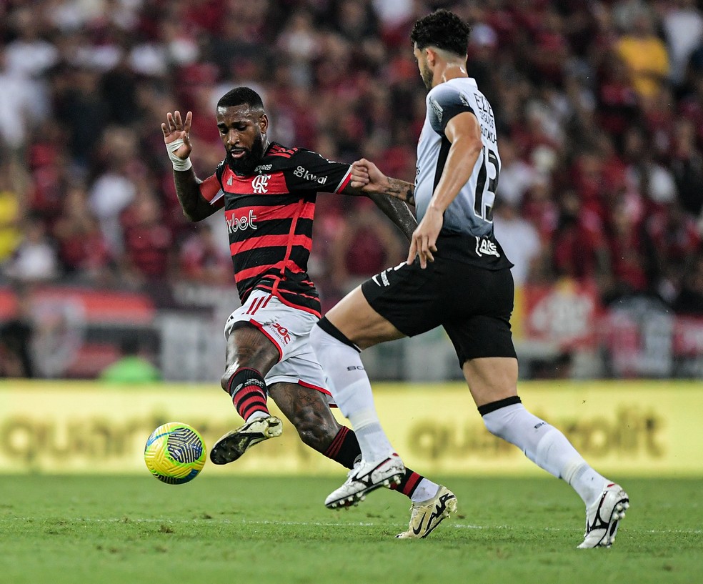 Gerson em Flamengo x Corinthians — Foto: Thiago Ribeiro/AGIF