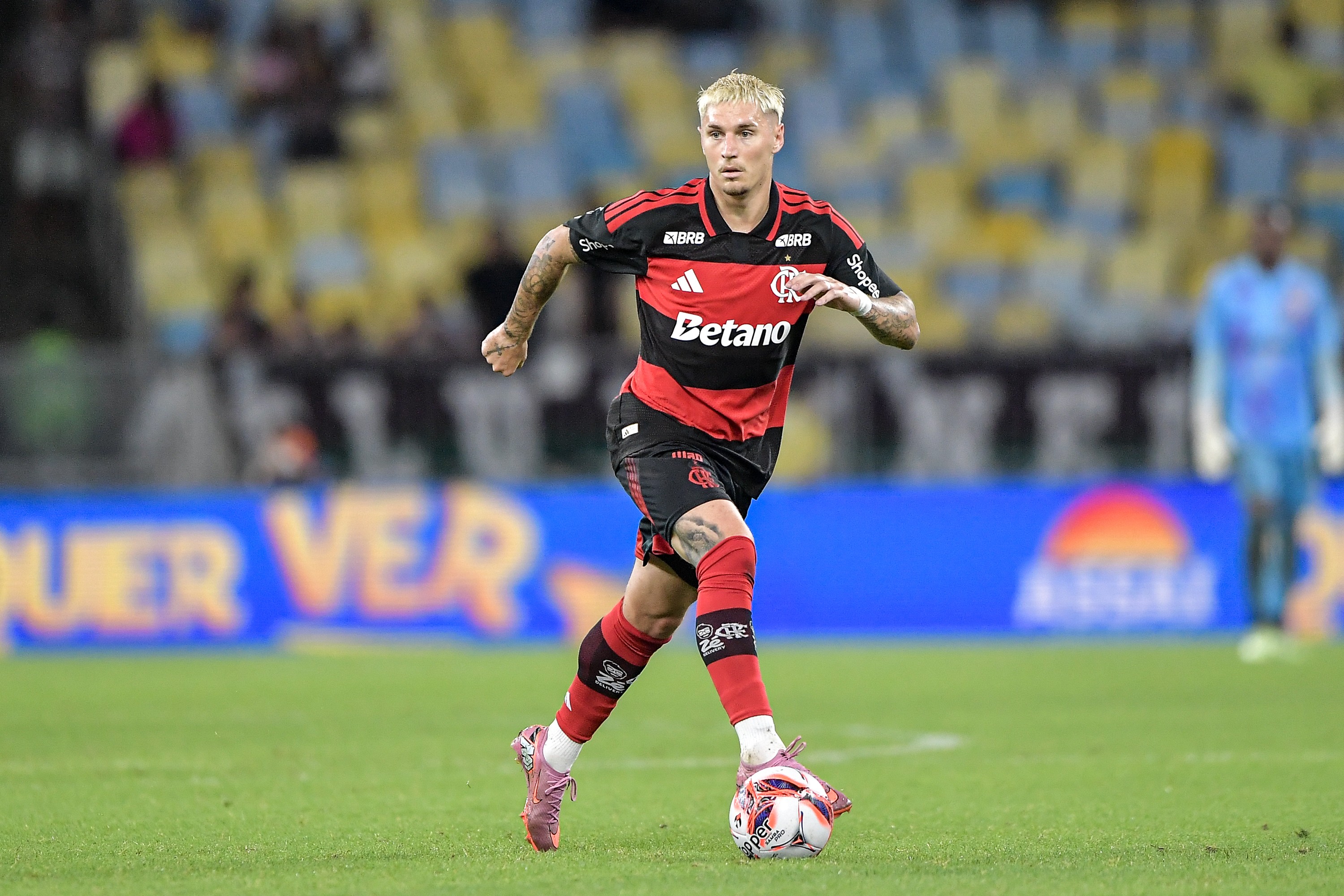 Varela reafirma a determinação do Flamengo por títulos e orienta Royal a lidar com a pressão das vaias