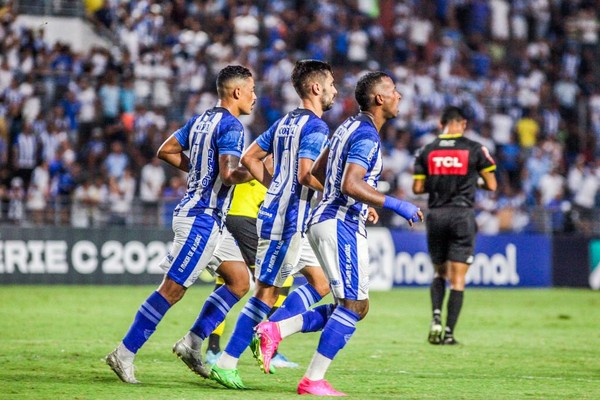 CSA marca contra o São Bernardo aos 47 do primeiro tempo, com Taliari — Foto: Morgana Oliveira/ASCOM CSA