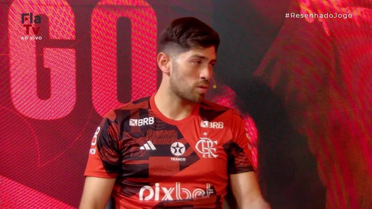 Rossi visa conquistar títulos no Flamengo após superar recorde de Cantarele.