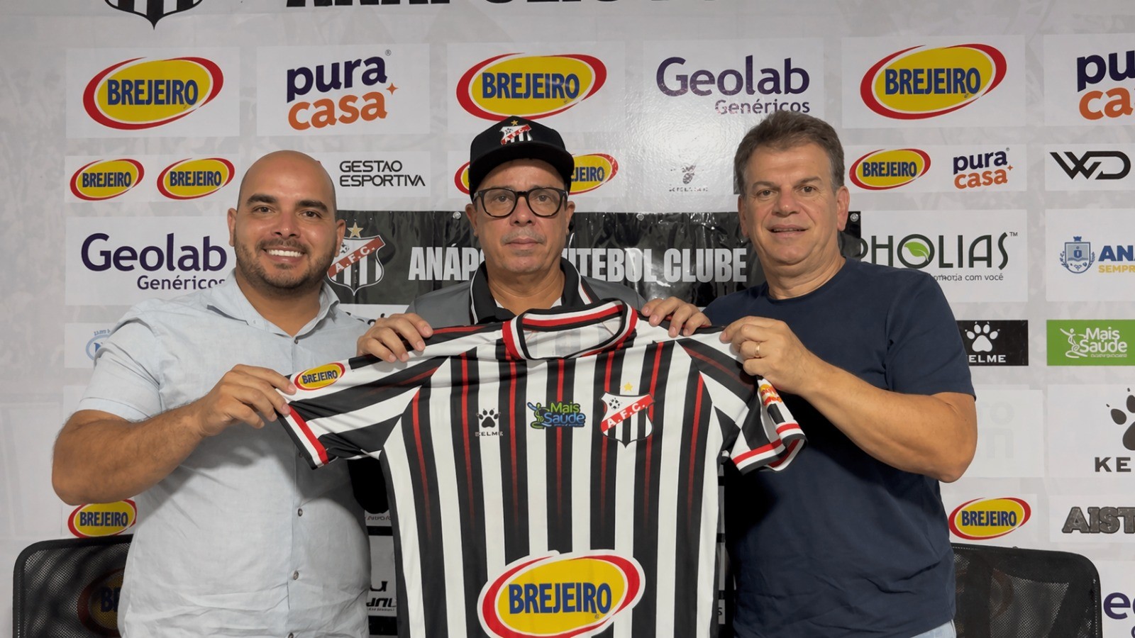 Evaristo Piza é apresentado como novo técnico do Anápolis