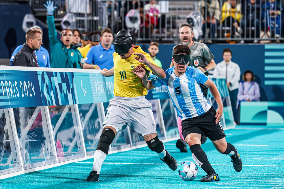 Ricardinho em Brasil x Argentina, na semifinal paralímpica do futebol de cegos  — Foto: Wander Roberto/CPB