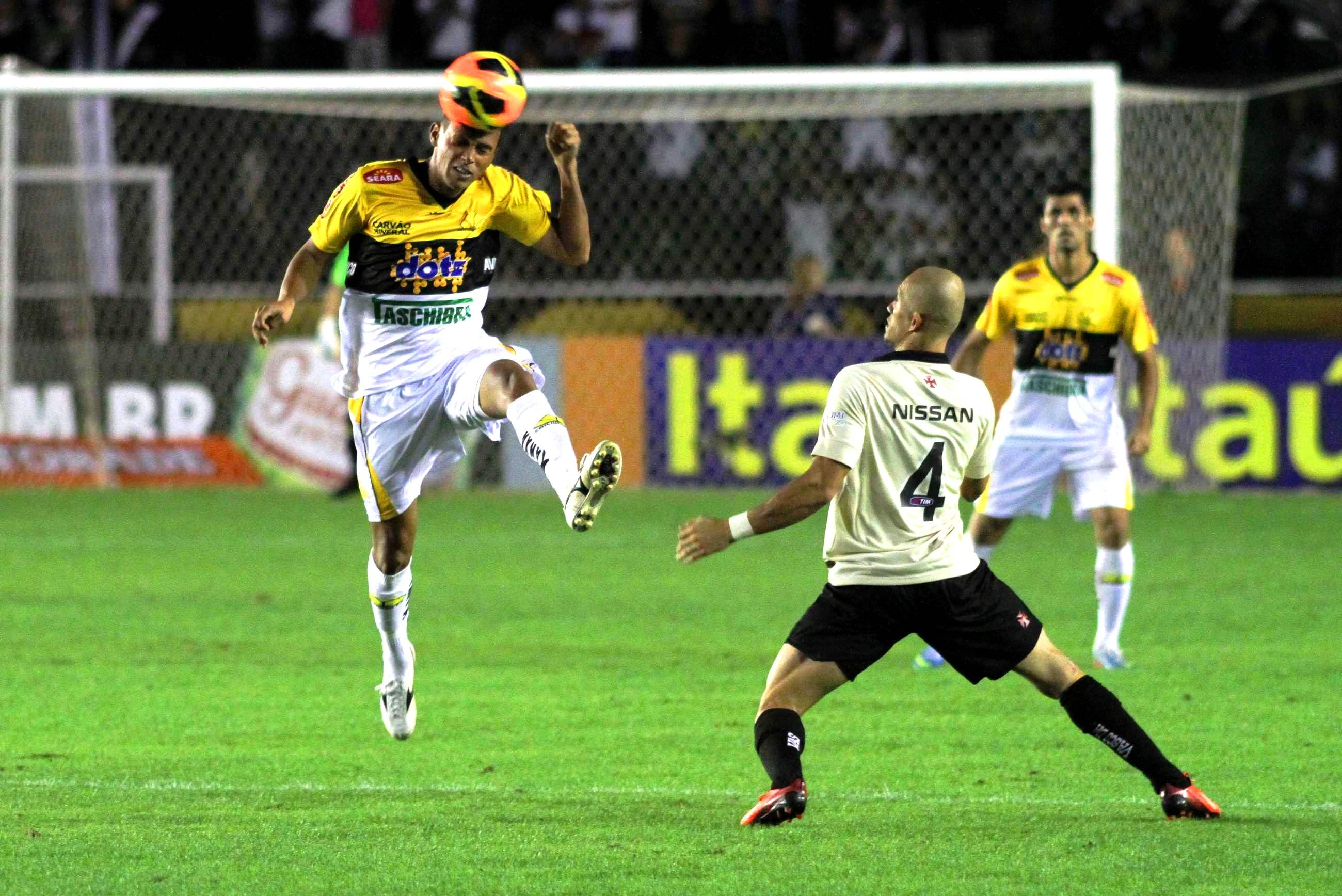 Guarani 4 x 1 Avaí - 'Messi Careca' sai do banco e Bugre goleia!